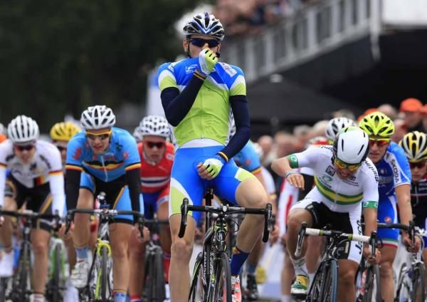 Matej Mohoric (Slovenia) kisses his national jersey