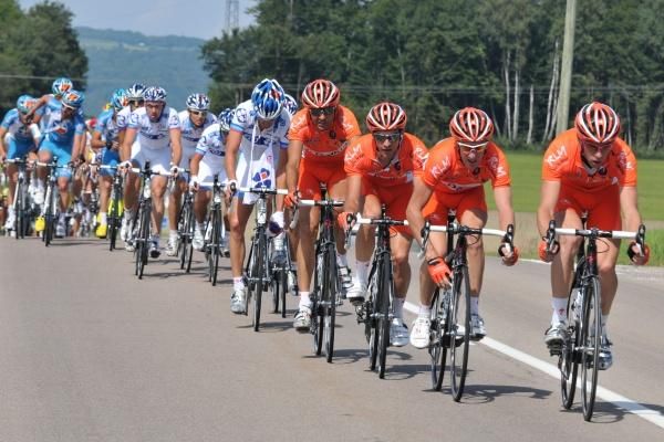 The peloton tried to chase
