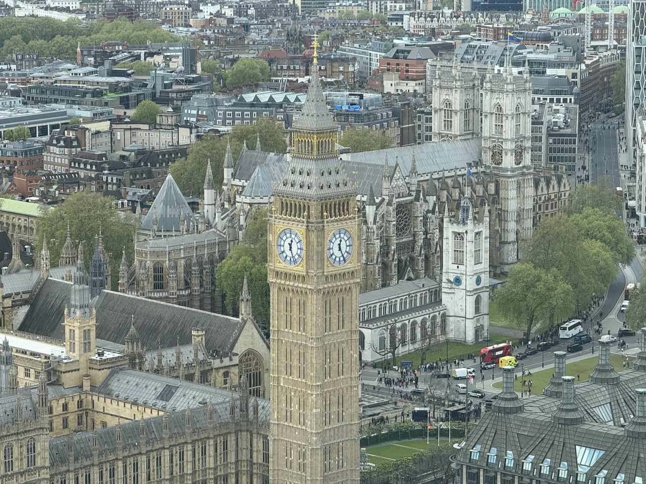 iPhone 15 Pro Max vs. Galaxy S24 Ultra vs. Pixel 8 Pro London Eye photos