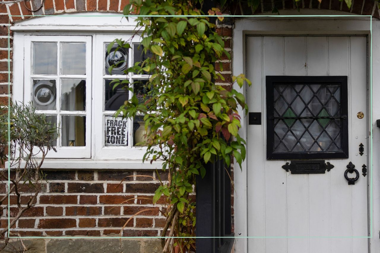 The front of a house with a sign in the window saying &#039;frack free zone&#039;