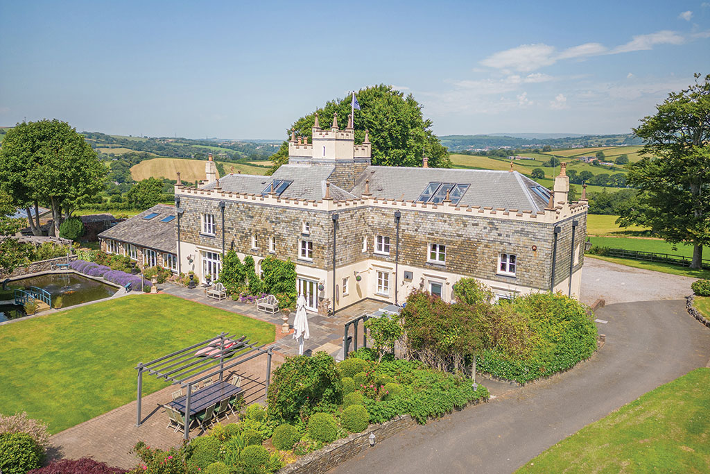 Property for sale with a swimming pool: Ludbrook Manor, Ermington, Devon.