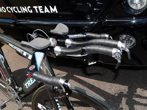 Bontrager supplies Hincapie and rest of the team with its carbon fiber integrated TT bar.