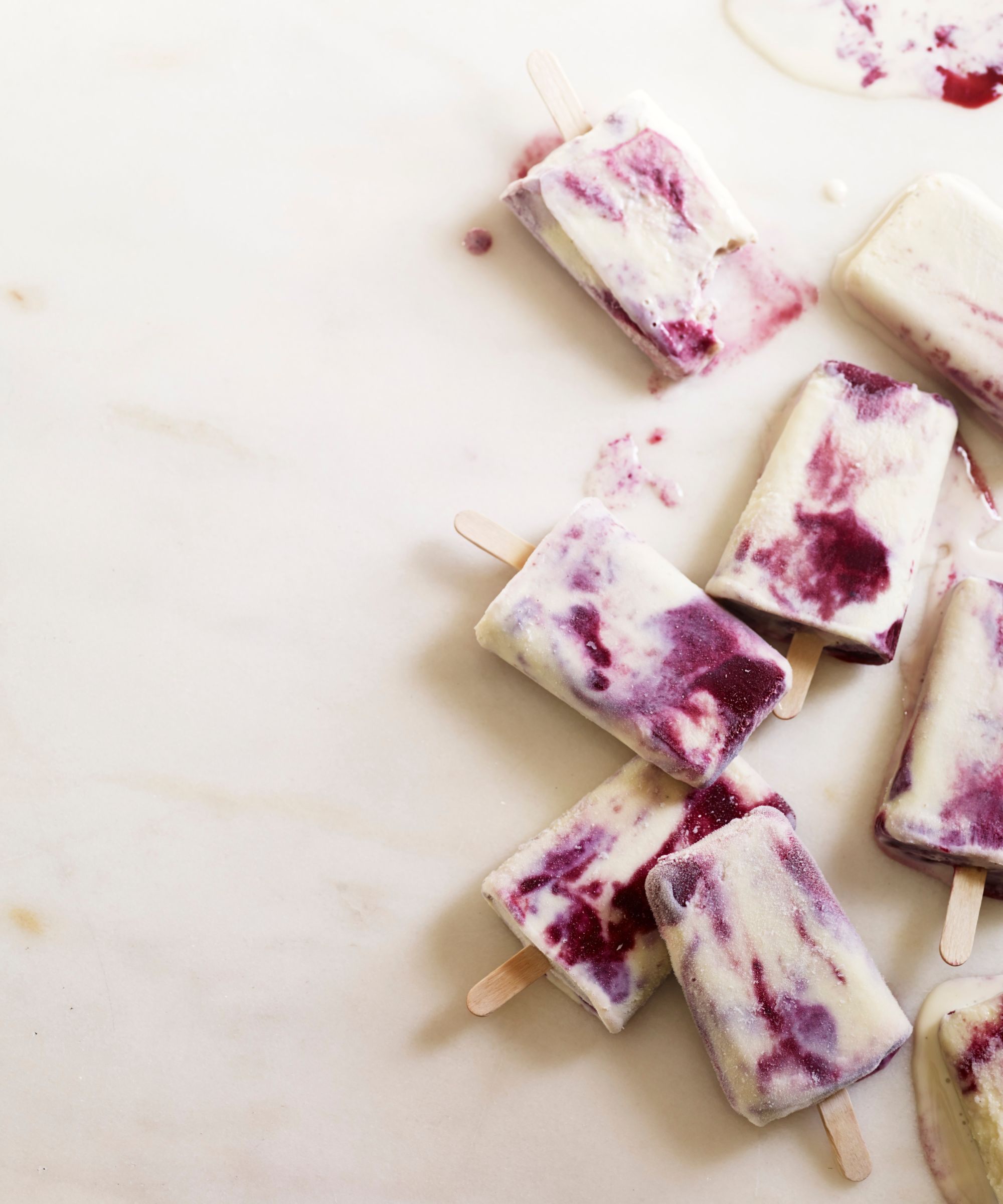 White chocolate ice lollies with plum and star anise