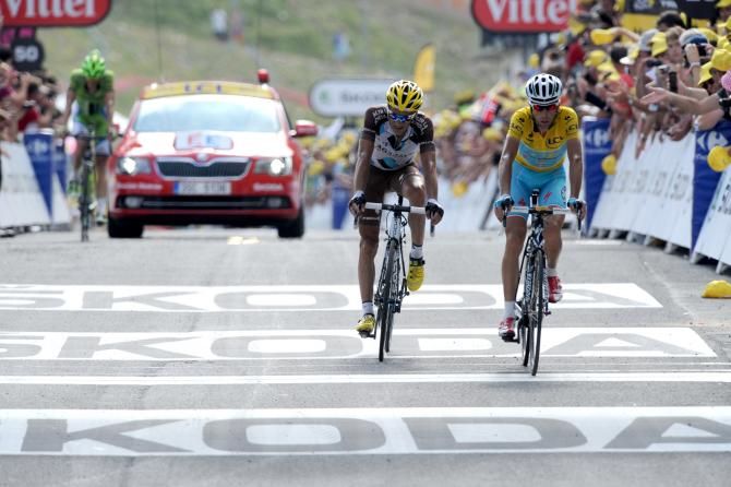 Nibali leads Peraud across the line