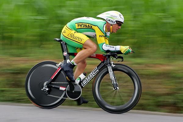 Robbie Hunter (Phonak) blazes past.