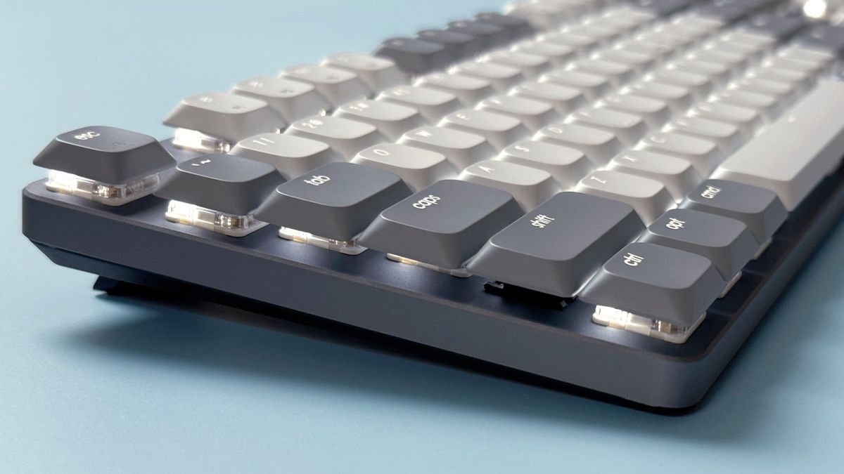 The Satechi SM3 mechanical keyboard against a blue background.