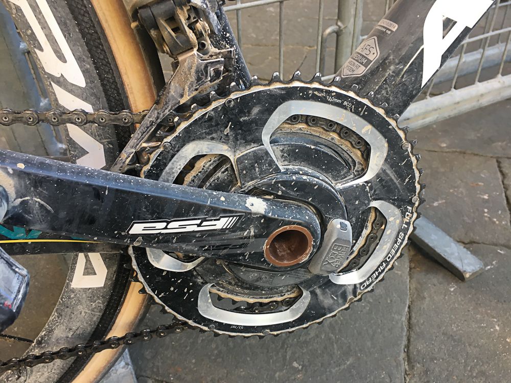 Look at the dust-covered small chainring on Jakob Fuglsang&rsquo;s bike
