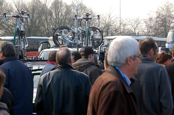 There were a ton of spectators at the start in Deinze. Cycling is a national sport in Belgium.
