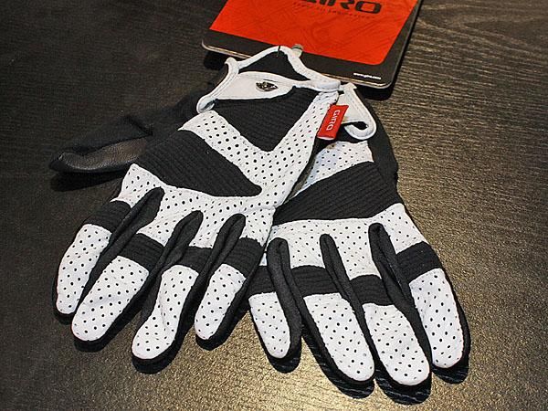 The new Giro LXLF gloves should appeal to riders looking for a minimal feel and a classic aesthetic.