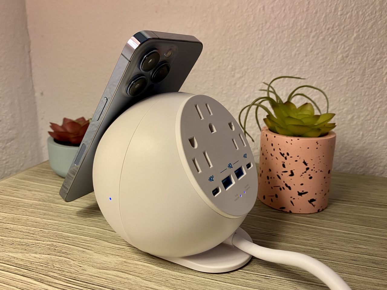 Anker 637 Maggo Magnetic Desktop Charging Station Side Angle
