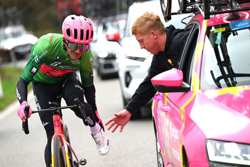 GIULIANOVA ITALY MARCH 07 Richard Carapaz of Ecuador and Team EF EducationEasypost Green Mountain Jersey assisted by the team car due to a shoe problem during the the 59th TirrenoAdriatico 2024 Stage 4 a 207km stage from Arrone to Giulianova UCIWT on March 07 2024 in Giulianova Italy Photo by Tim de WaeleGetty Images