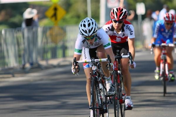 Tiffany Cromwell (Australia) chased Kath Mattis as the race ran aloingside the river