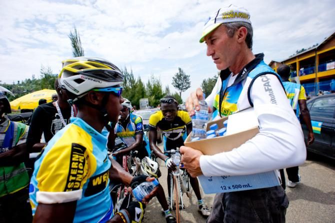 After the race, Jock Boyer and Adrien Niyonshuti (Team Rwanda Karisimbi)