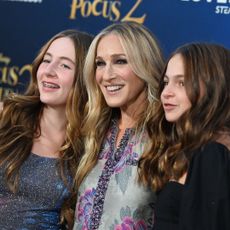  Marion Loretta Elwell Broderick, Sarah Jessica Parker, and Tabitha Hodge Broderick attend Disney's "Hocus Pocus 2" premiere at AMC Lincoln Square Theater on September 27, 2022 in New York City. 