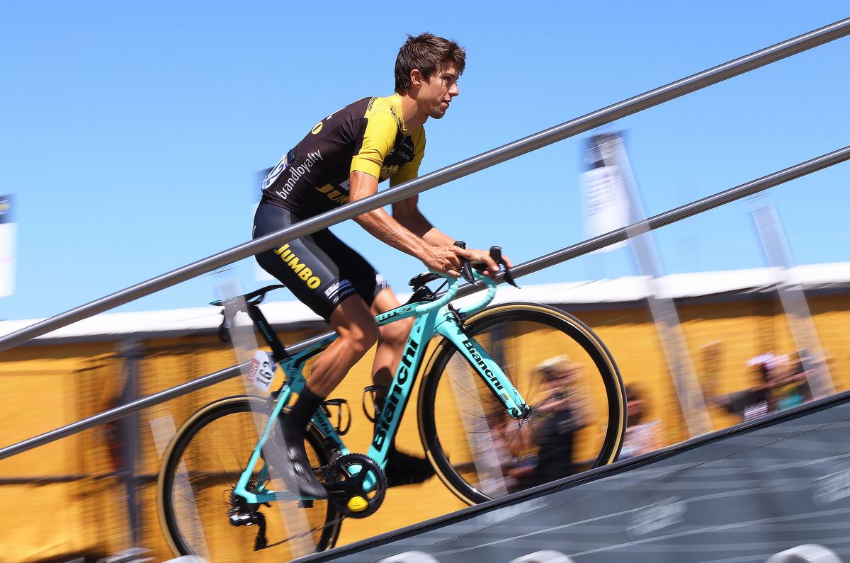 George Bennett (LottoNL&ndash;Jumbo) riding to sign on