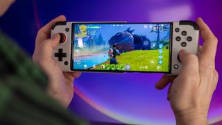 Playing Fortnite with a GameSir X2 on the Samsung Galaxy S22 Ultra