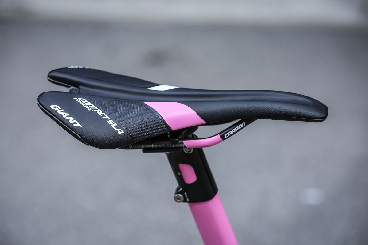 Tom Dumoulin opted for a pink version of the Giant Contact SLR forward saddle
