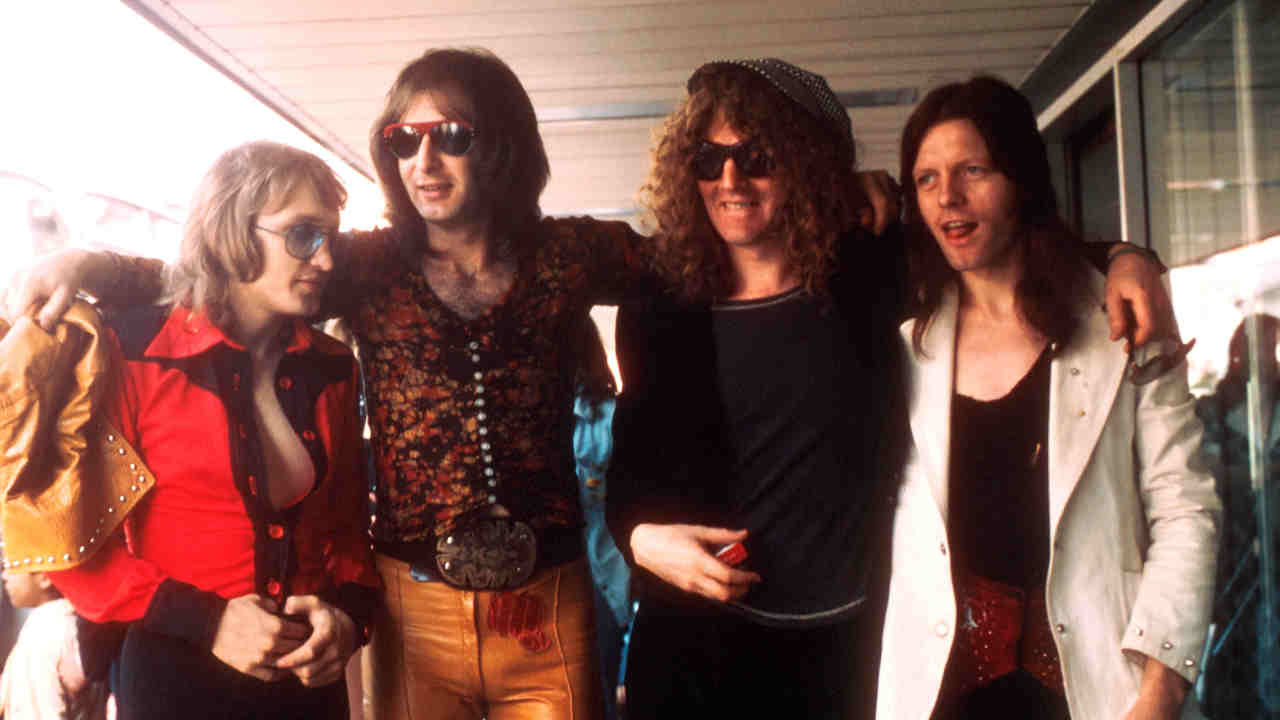 Mott The Hoople posing for a photograph in 1974