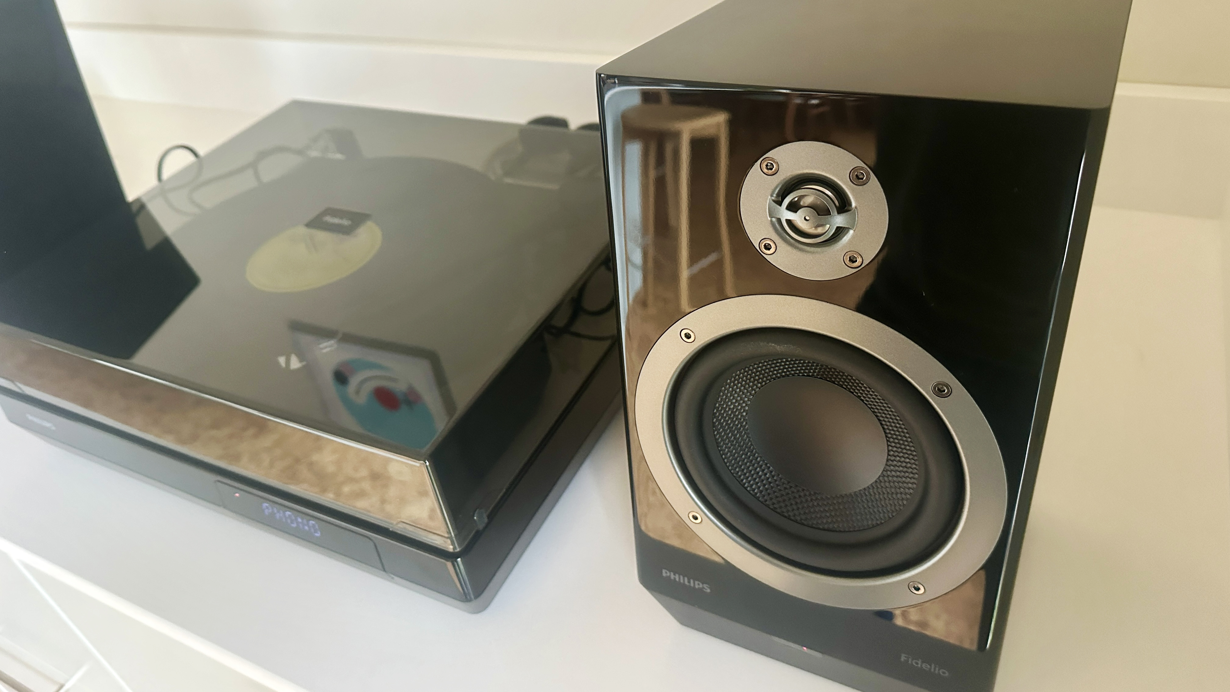 Philips Fidelio FT3 speakers with FT1 turntable-meets-CD-player review