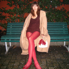 Fashion person Mia Regan wears one of this winters shoe colour trends. She wears red shoes with red tights in a recent image take from her Instagram