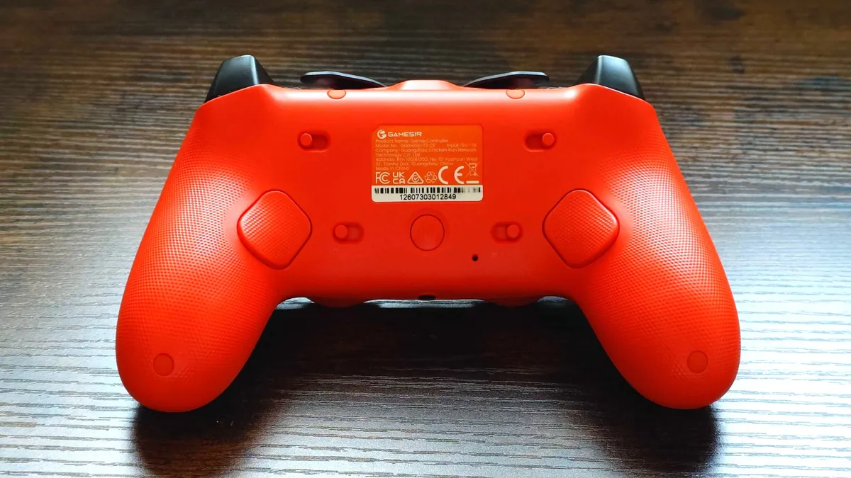 Текстура пластика на рукоятках GameSir Tarantula 8K Текстурированная пластиковая поверхность рукоятки контроллера
