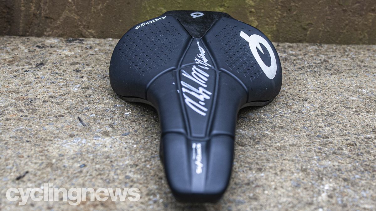 Vincenzo Nibali-signed Prologo Scratch M5 saddle