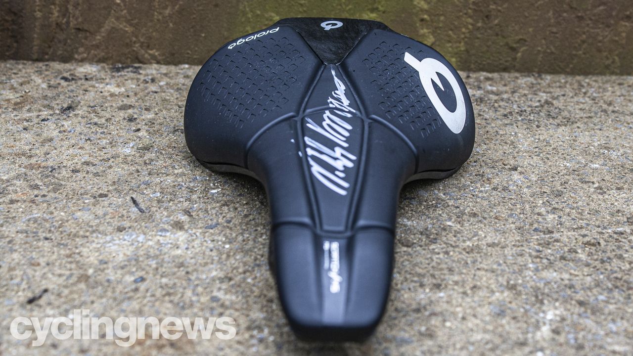 Vincenzo Nibali-signed Prologo Scratch M5 saddle