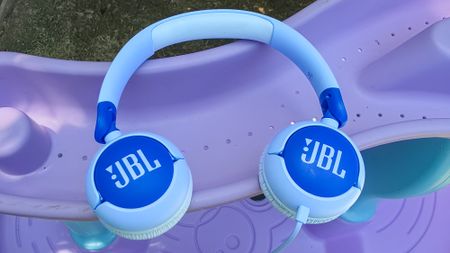 JBL Junior 320 kid headphones
