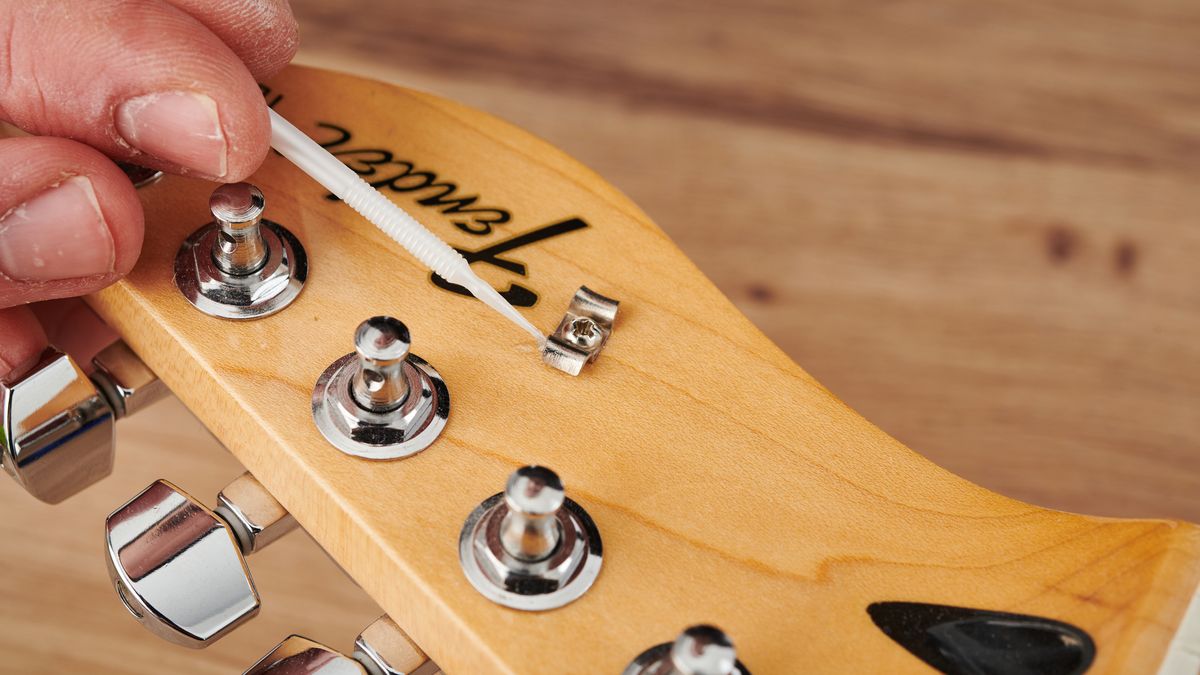 Set up your electric guitar how to adjust action, truss rod, string