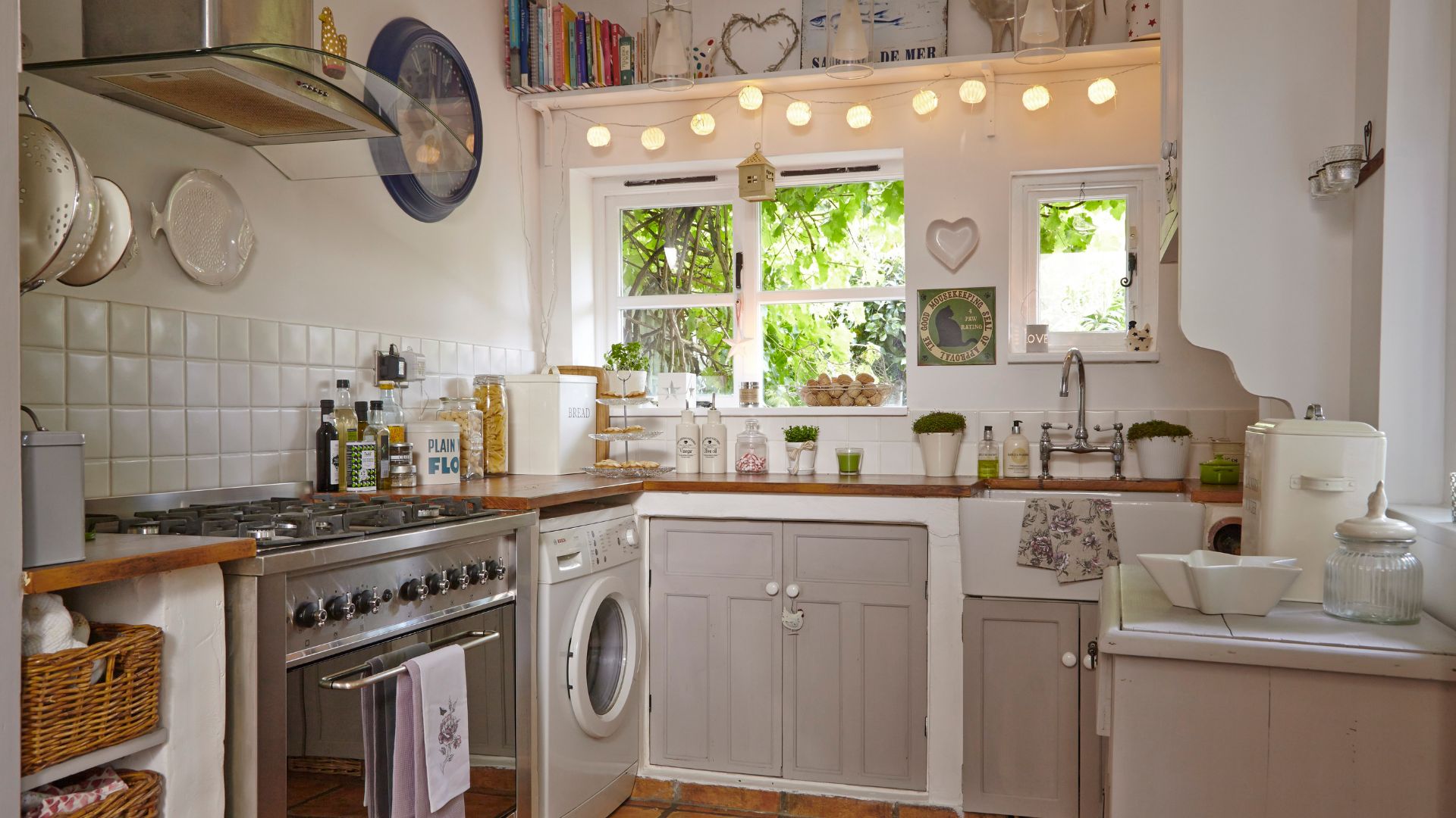 picture of kitchen with vintage touches