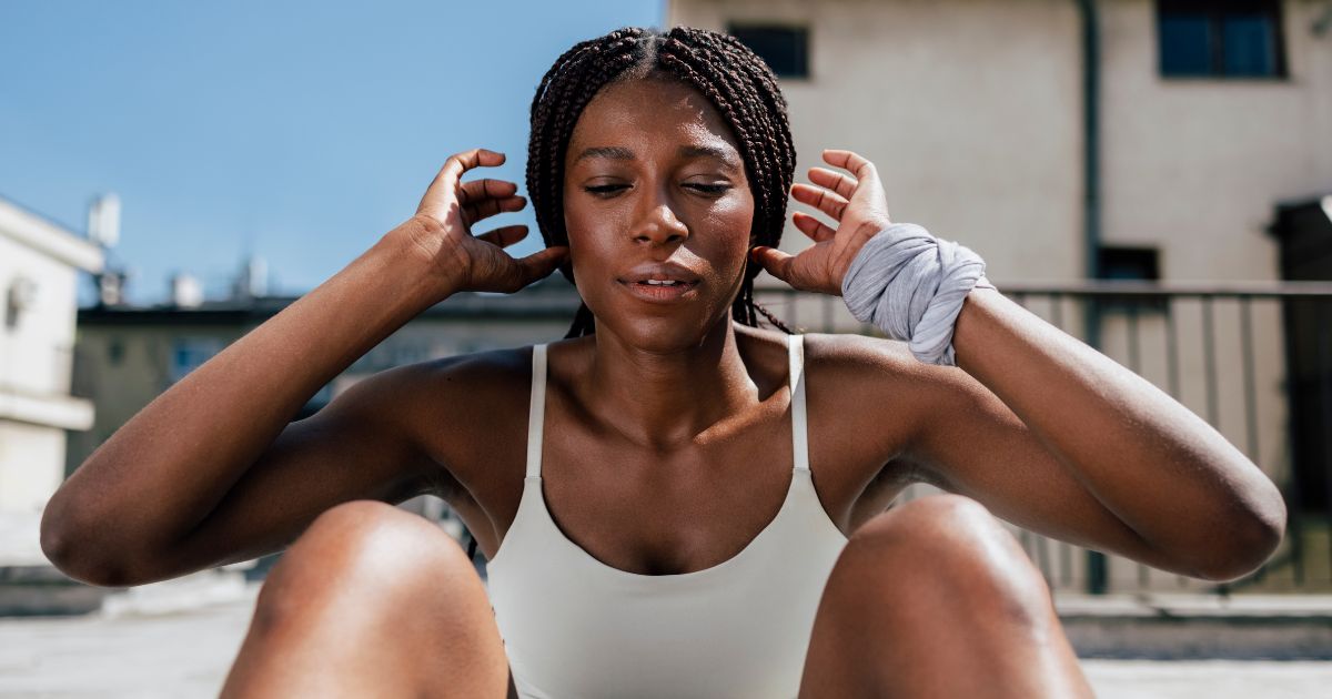 Ever Wondered? This Is How Many Sit Ups To Aim for a Day for Optimal Fitness, According to a World-Renowned Coach Ever Wondered? This Is How Many Sit Ups To Aim for a Day for Optimal Fitness, According to a World-Renowned Coach