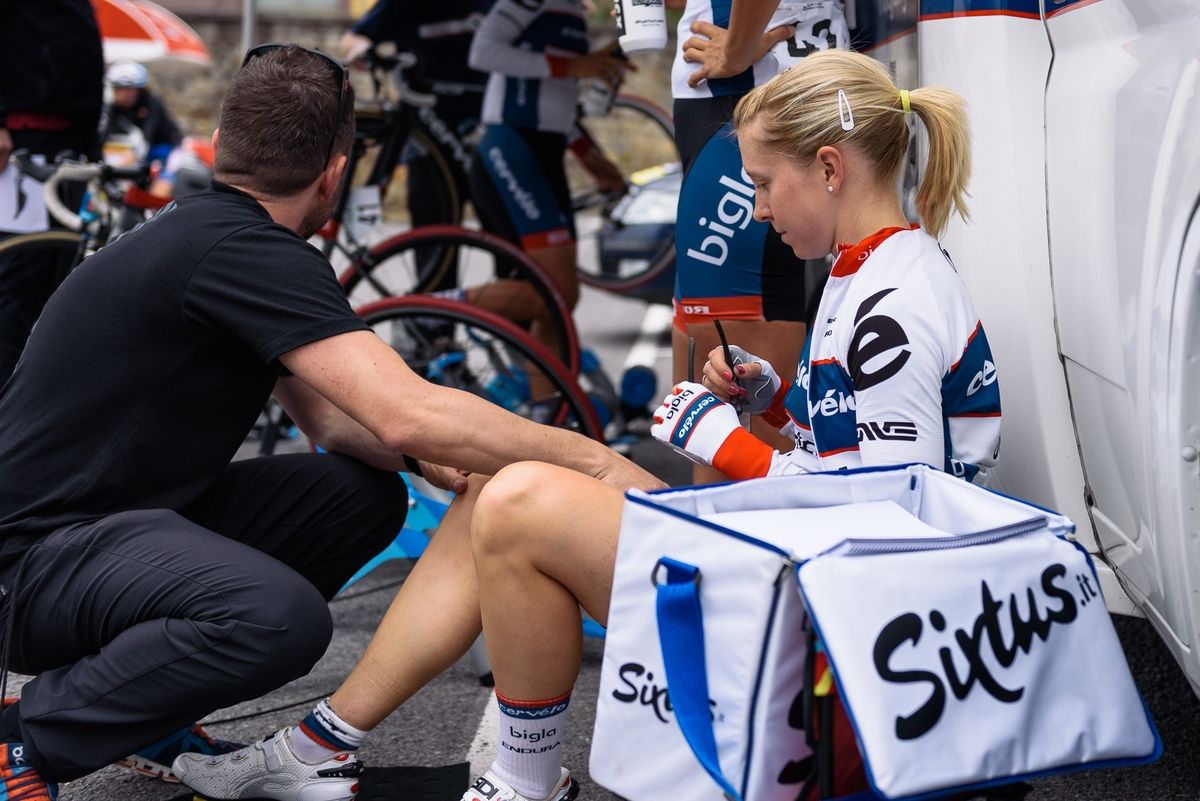 Stephanie Pohl gets a pre-race massage