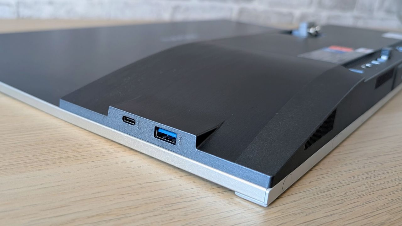 The Medion Signium 27 S1 all-in-one PC on a desk