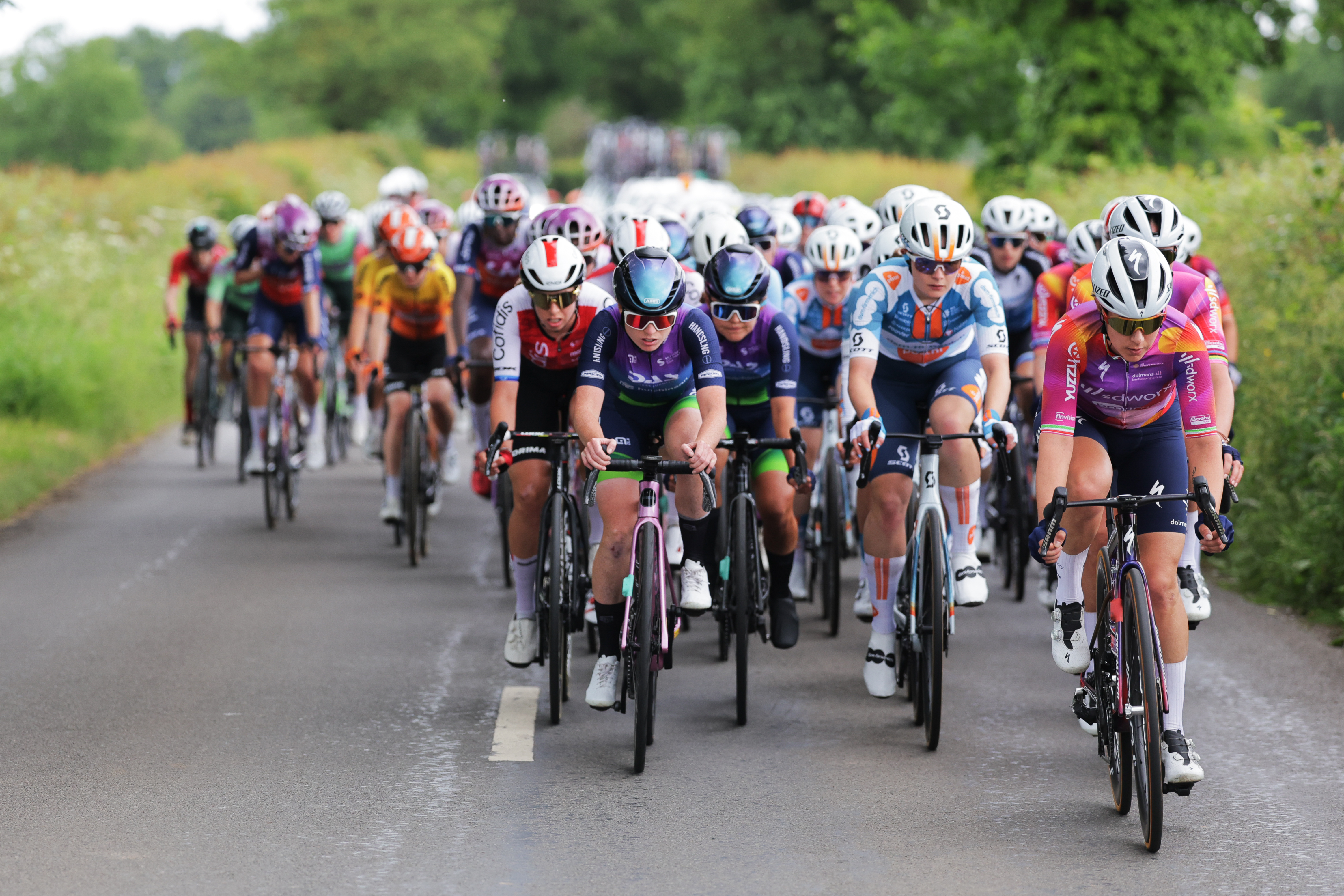 The peloton at the 2024 Tour of Britain Women
