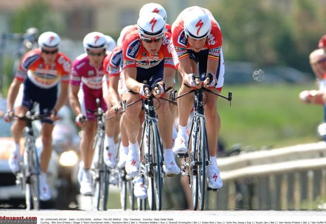 Davitamon-Lotto looking for the TTT win at the 2006 Giro