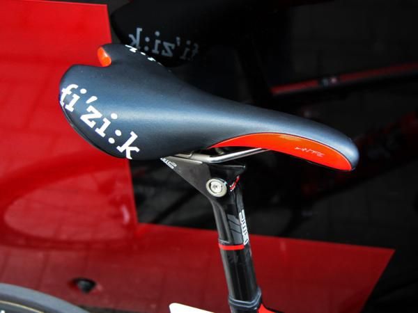 George Hincapie (BMC) uses fi'zi:k's Aliante Twin Flex saddle with k:ium rails.