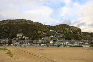 Asking Prices Soar in Fairbourne Despite Risk of Houses Falling Into The Sea
