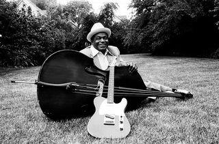 Willie Dixon in the backyard of Muddy Waters' house in 1981