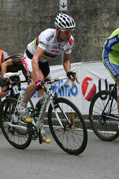 Cadel Evans (Silence-Lotto) climbs the San Luca