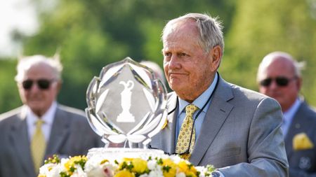 Jack Nicklaus addressing the fans and officials at The Memorial Tournament