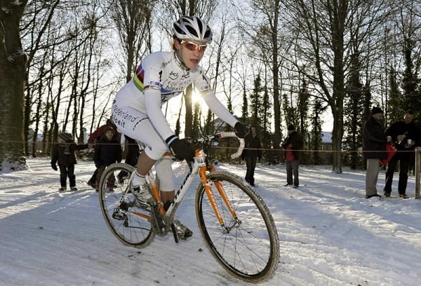 World champion Marianne Vos (Nederland Bloeit) en route to a second place finish.