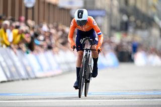 Demi Vollering racing to second place and a silver medal in the elite women&#039;s time trial at the 2024 Road World Championships