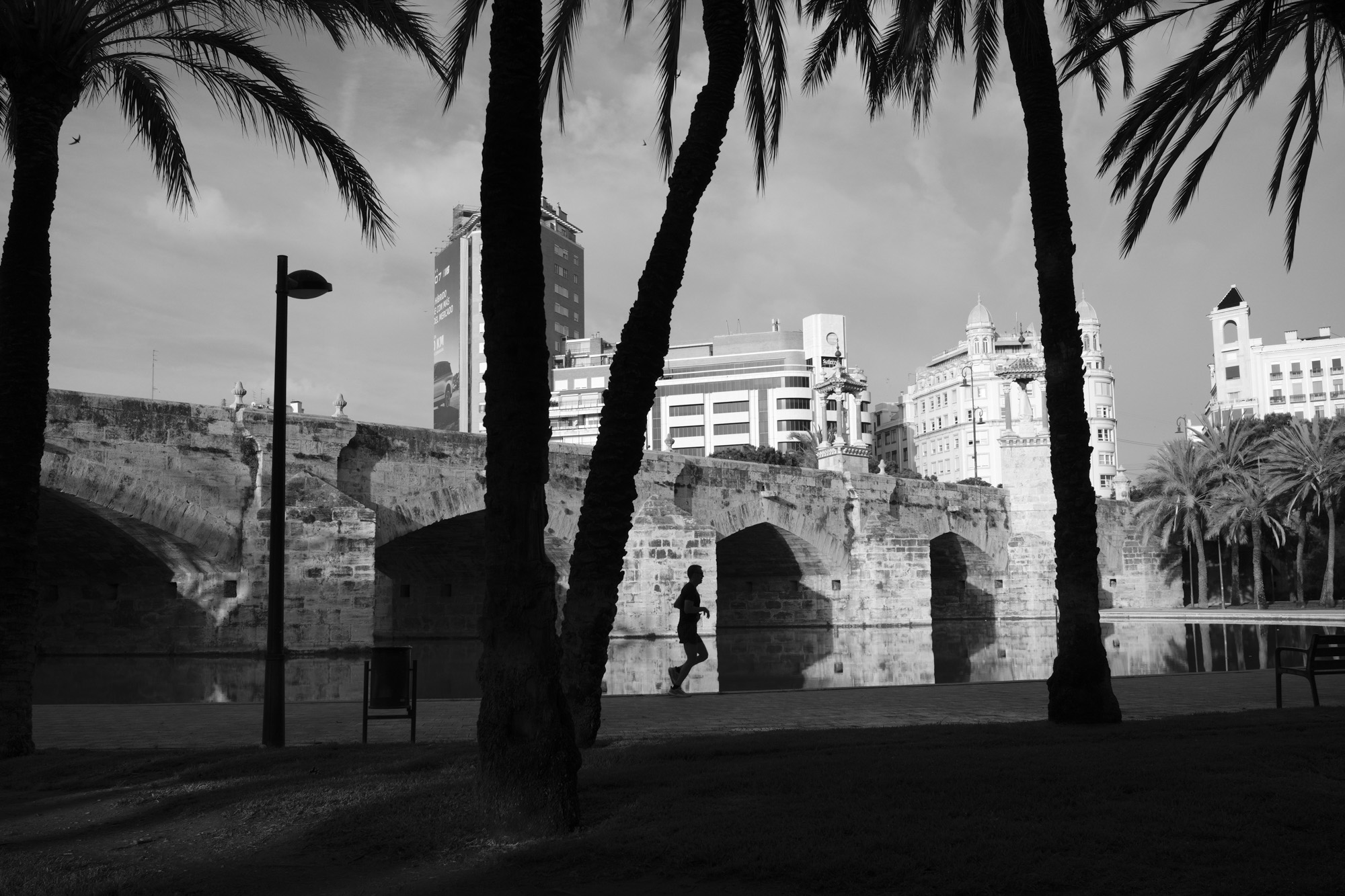 Street photography in Valencia, Spain, taken with the Fujifilm X-E5 mirrorless camera and XF 23mm f/2.8 lens