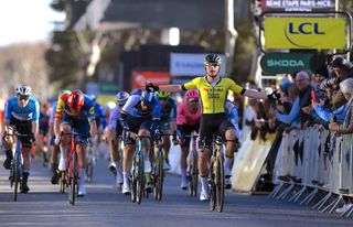 Stage 5 - Paris-Nice: Olav Kooij scores second sprint victory of week on stage 5