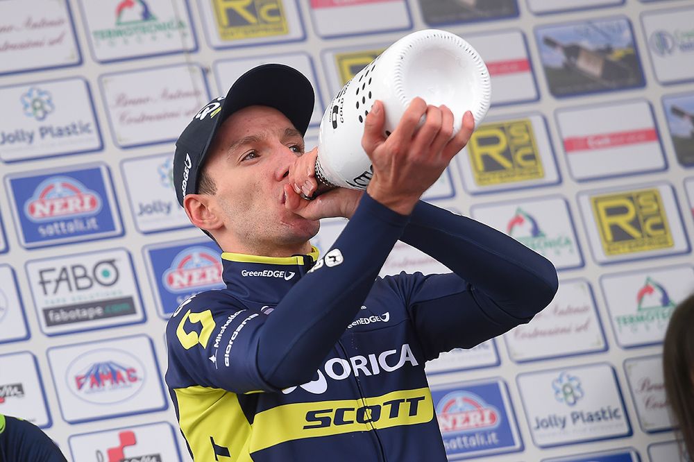 Adam Yates takes in the prizes at GP Industria &amp; Artigianato