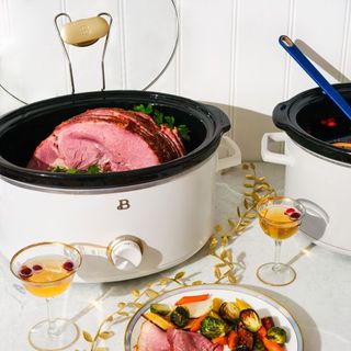 eautiful 8QT Slow Cooker, White Icing by Drew Barrymore