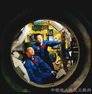  China's astronaut corps are engaged in extensive training.