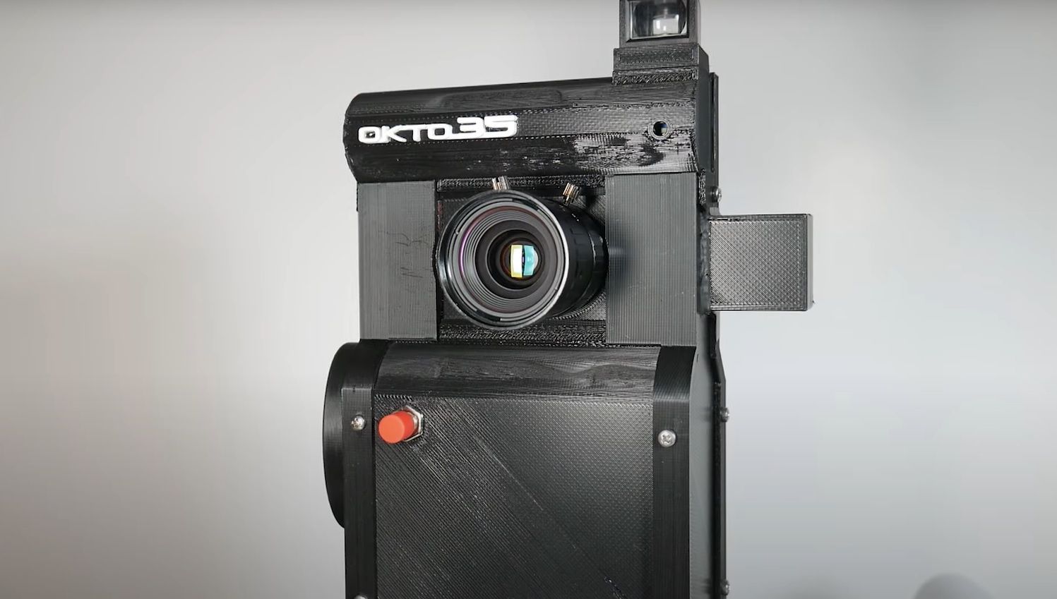 This 3Dprinted movie camera takes 35mm film and brings back nostalgia
