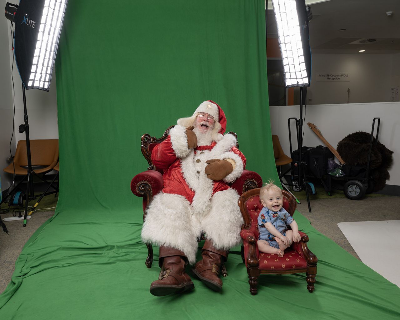 Santa Photoshoots with sick children in hospital