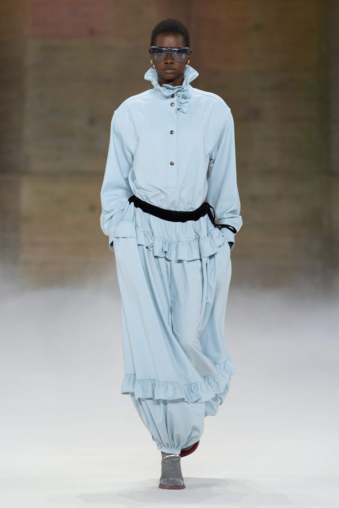 A Chlo&eacute; model walks the fall/winter 2026 runway at Paris Fashion Week.